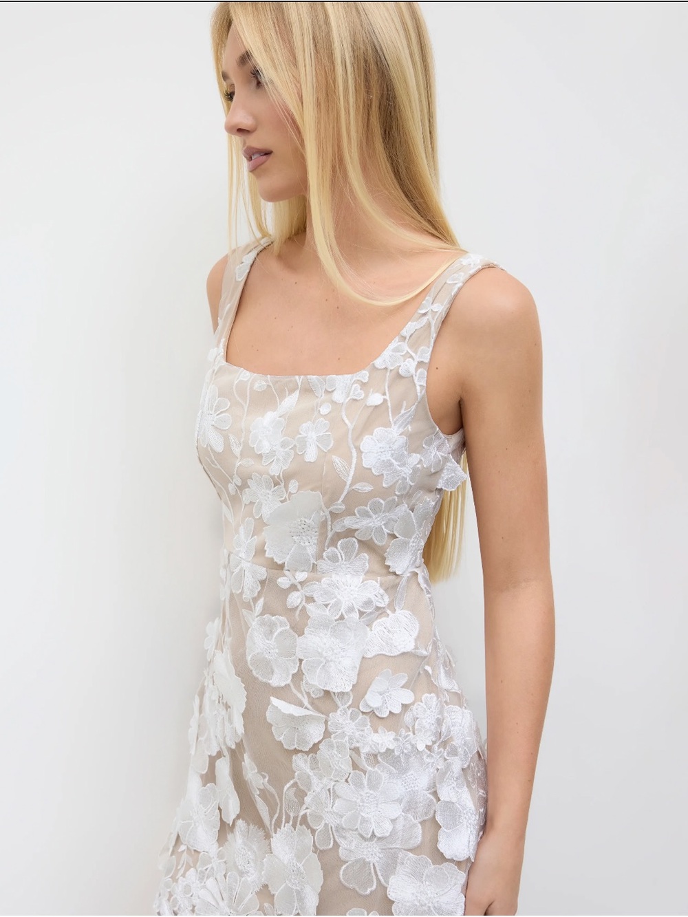 Cider White Floral 3D Applique Dress - Picture 2 of 6
